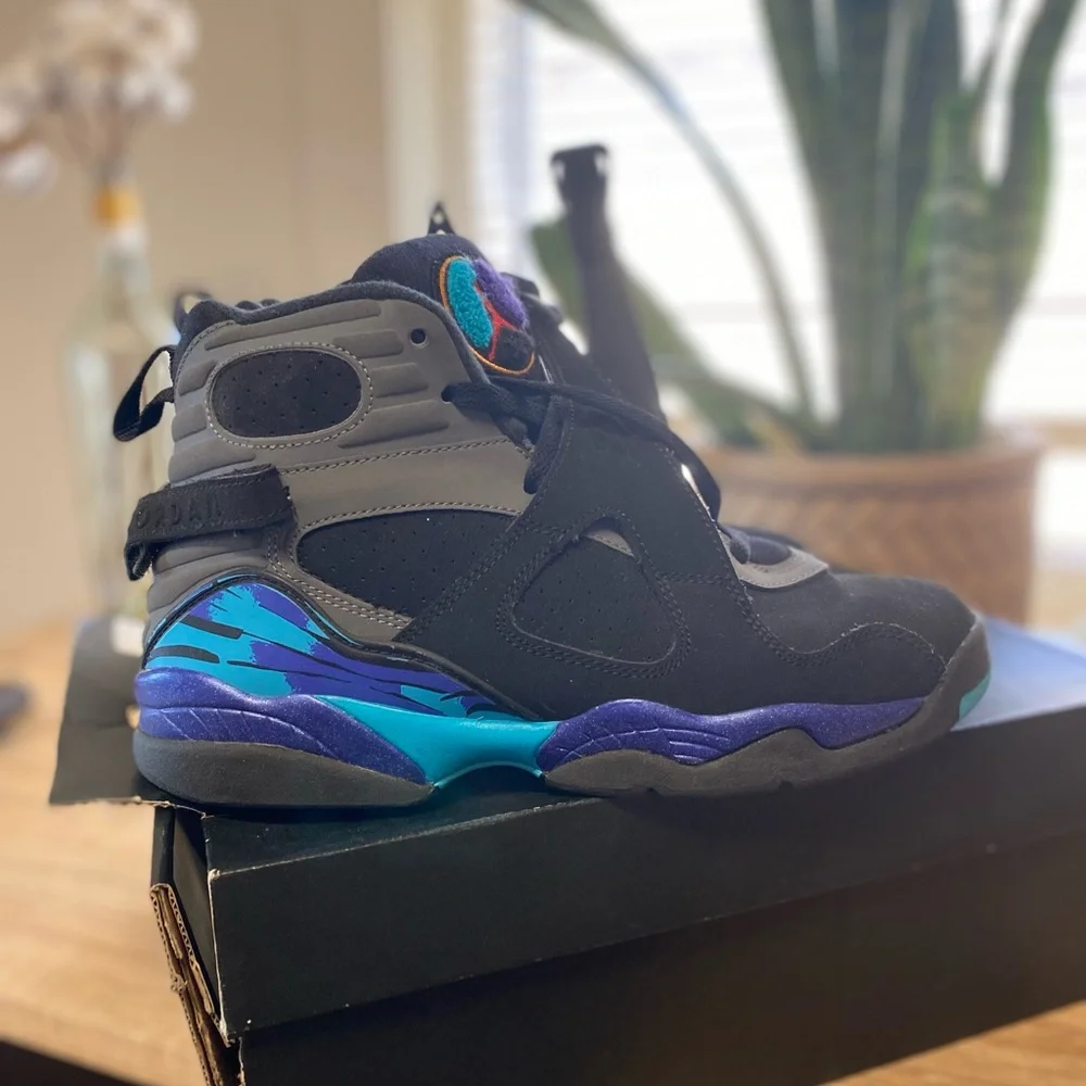 Air Jordan Retro 8 - Picture 2 of 4